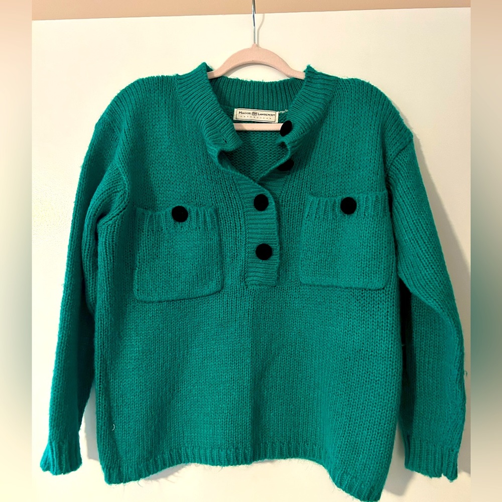 Vintage sweater with Velvet buttons.
